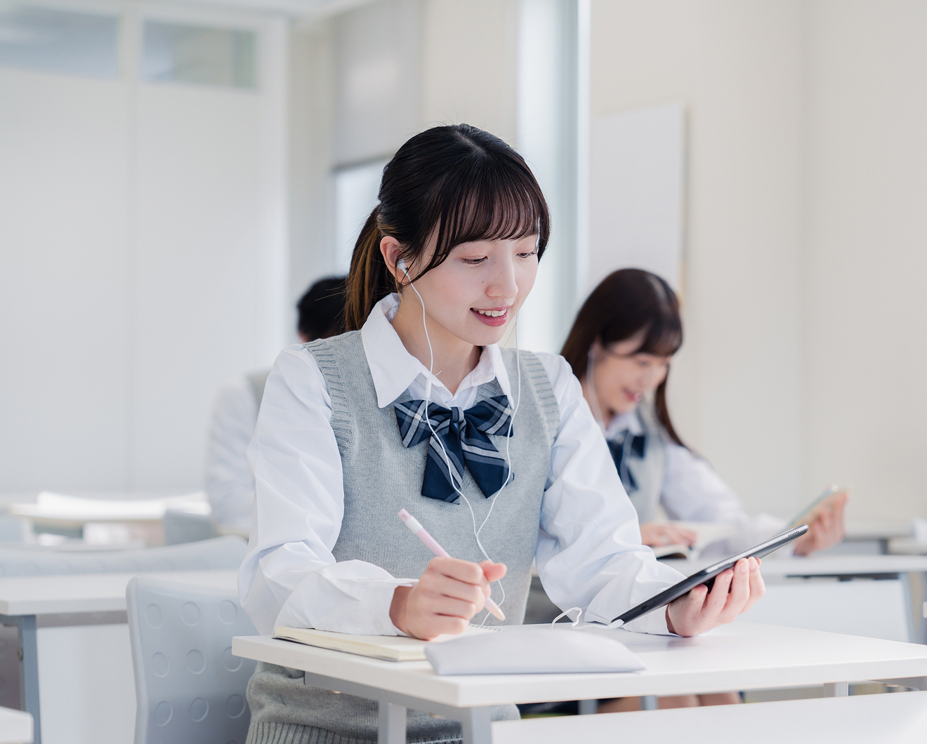 勉強する学生の写真